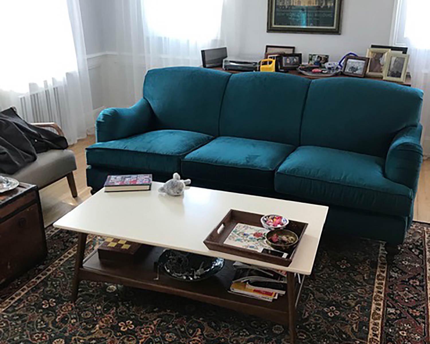 Basel sofa in turquoise velvet