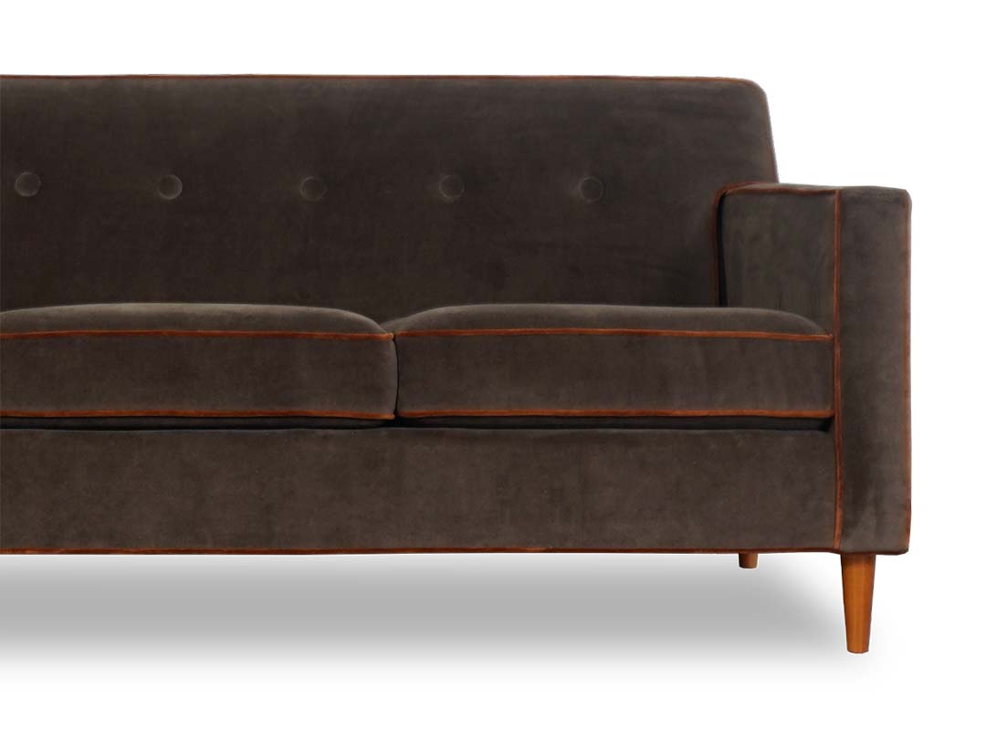 Sport sofa with contrasting welt