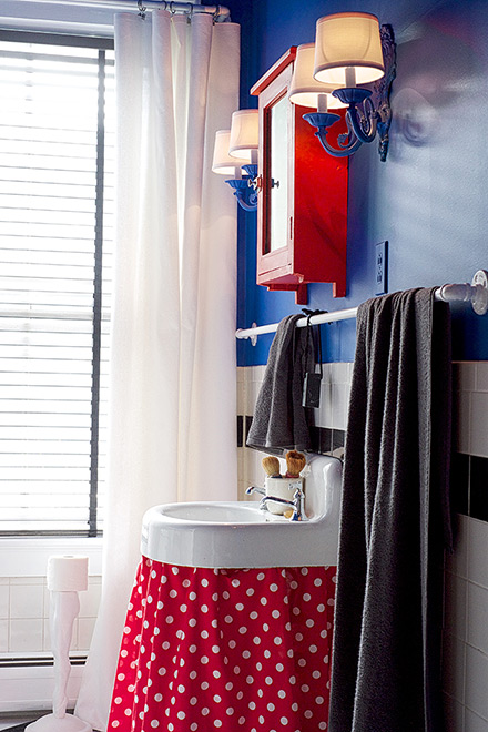 The finished bath is bright and bold.